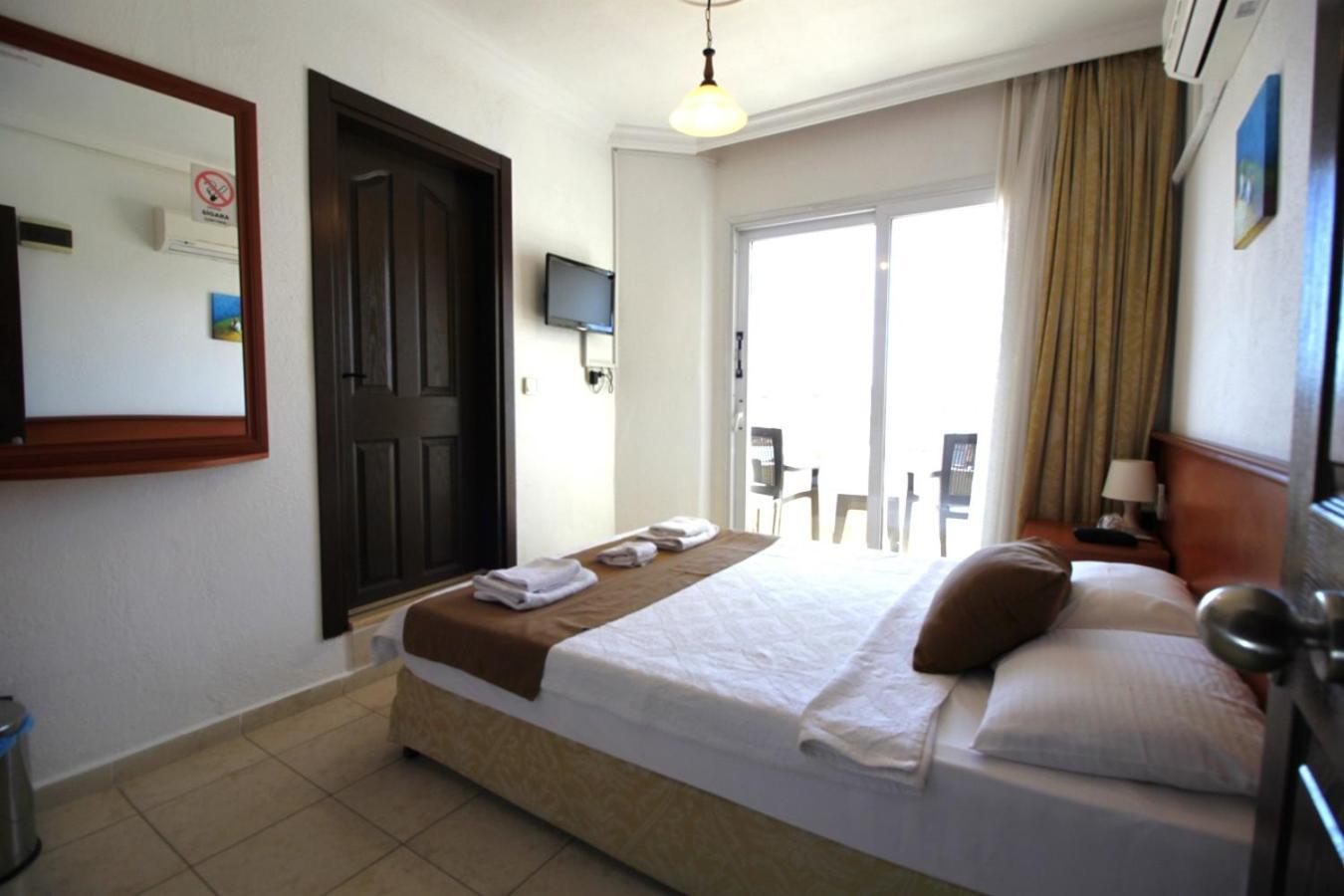 Bonapart Hotel Чесме Екстериор снимка